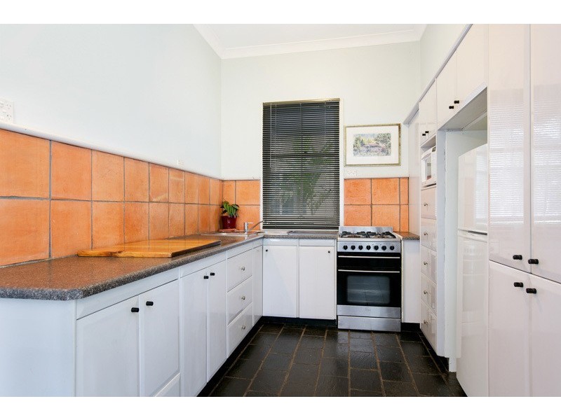 8/404 McCoombe St, Mooroobool QLD 4870