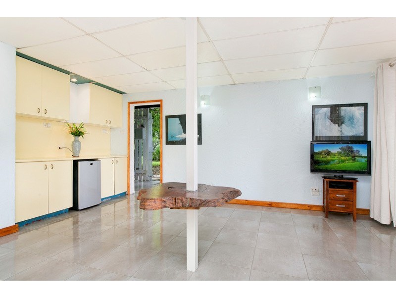 8/404 McCoombe St, Mooroobool QLD 4870
