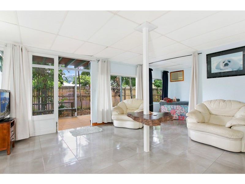 8/404 McCoombe St, Mooroobool QLD 4870