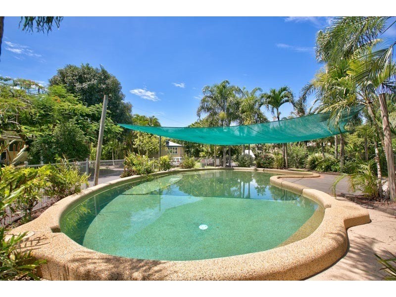 8/404 McCoombe St, Mooroobool QLD 4870