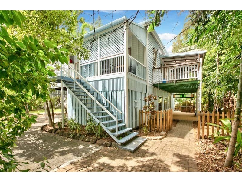 8/404 McCoombe St, Mooroobool QLD 4870