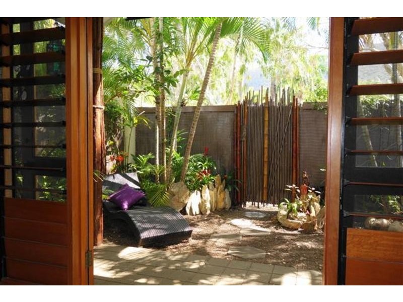 Palm Cove QLD 4879