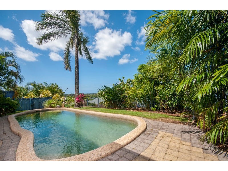 9 Gum Street, Redlynch QLD 4870