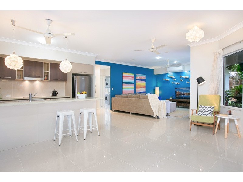 111 Gamburra Drive, Redlynch QLD 4870