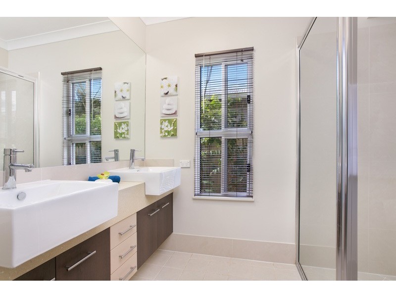 111 Gamburra Drive, Redlynch QLD 4870