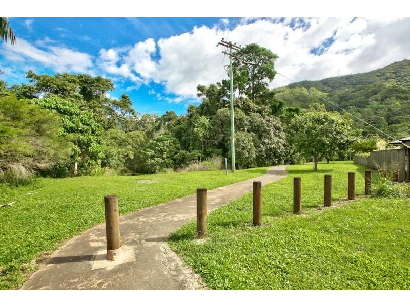 111 Gamburra Drive, Redlynch QLD 4870