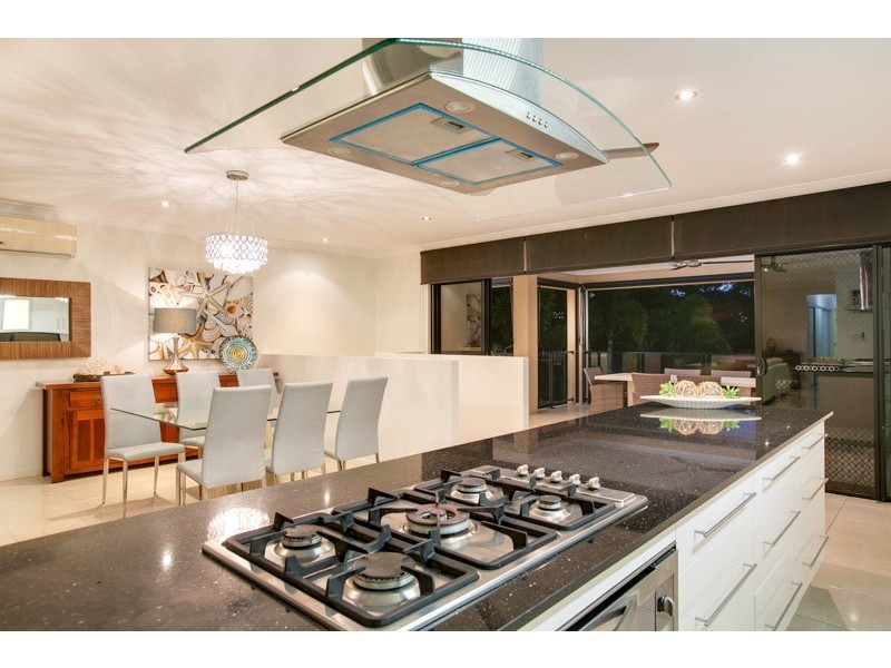 15 Buckinghamia Close, Redlynch QLD 4870