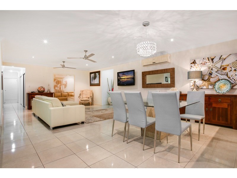 15 Buckinghamia Close, Redlynch QLD 4870