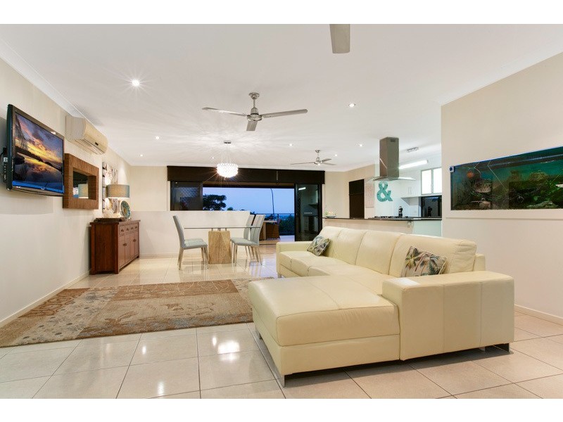 15 Buckinghamia Close, Redlynch QLD 4870