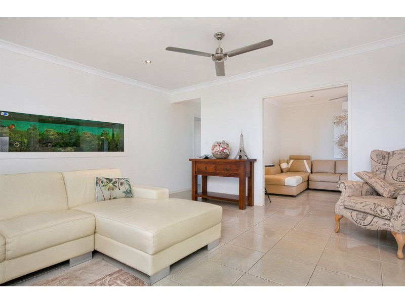 15 Buckinghamia Close, Redlynch QLD 4870