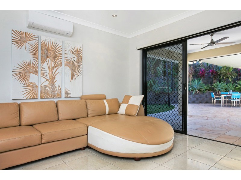 15 Buckinghamia Close, Redlynch QLD 4870