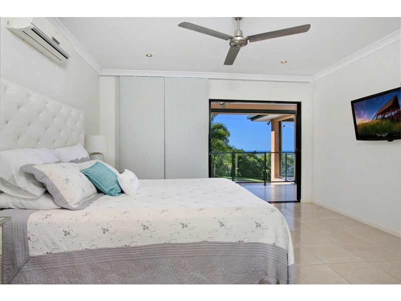 15 Buckinghamia Close, Redlynch QLD 4870