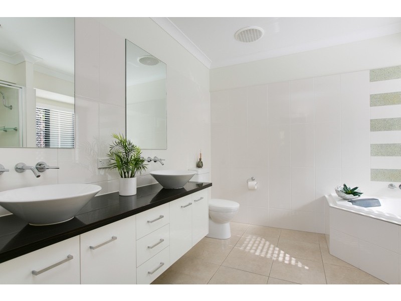 15 Buckinghamia Close, Redlynch QLD 4870