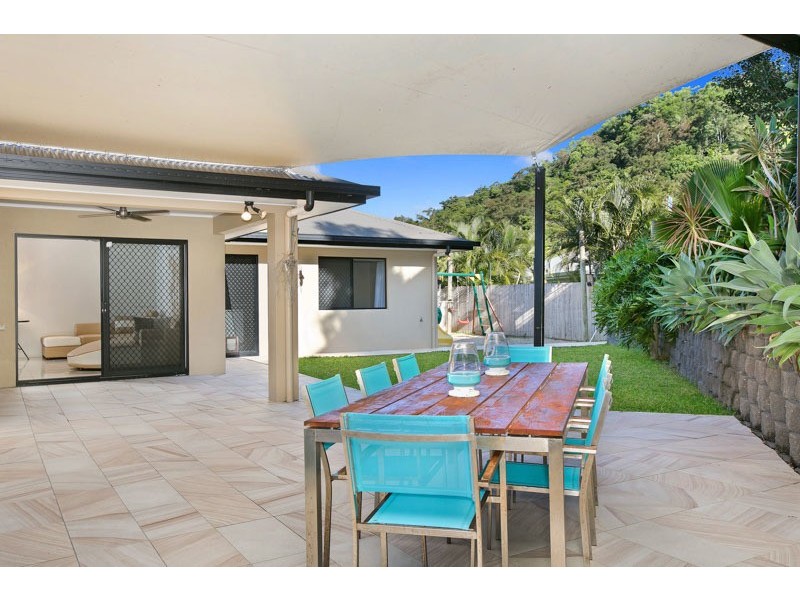 15 Buckinghamia Close, Redlynch QLD 4870