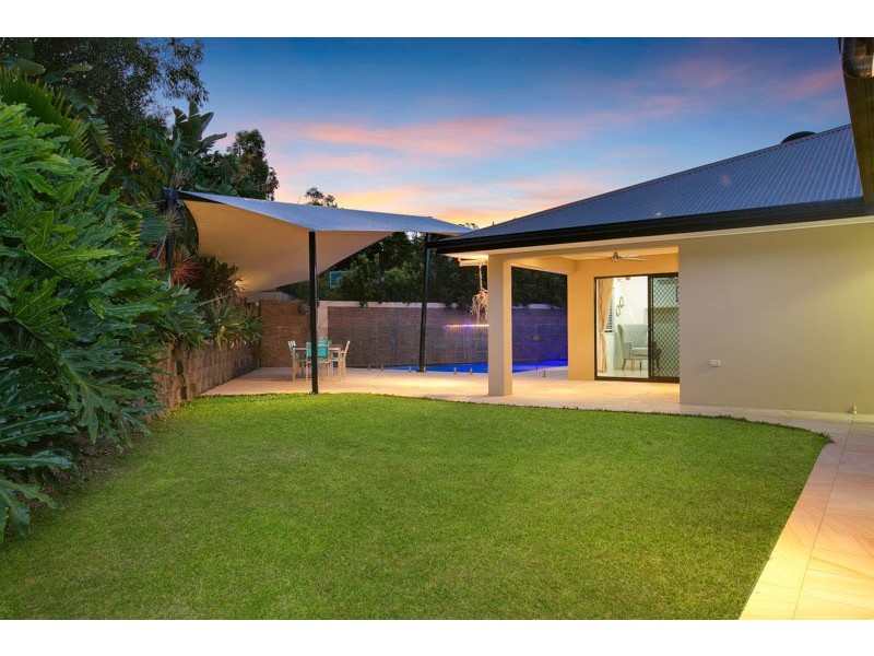 15 Buckinghamia Close, Redlynch QLD 4870