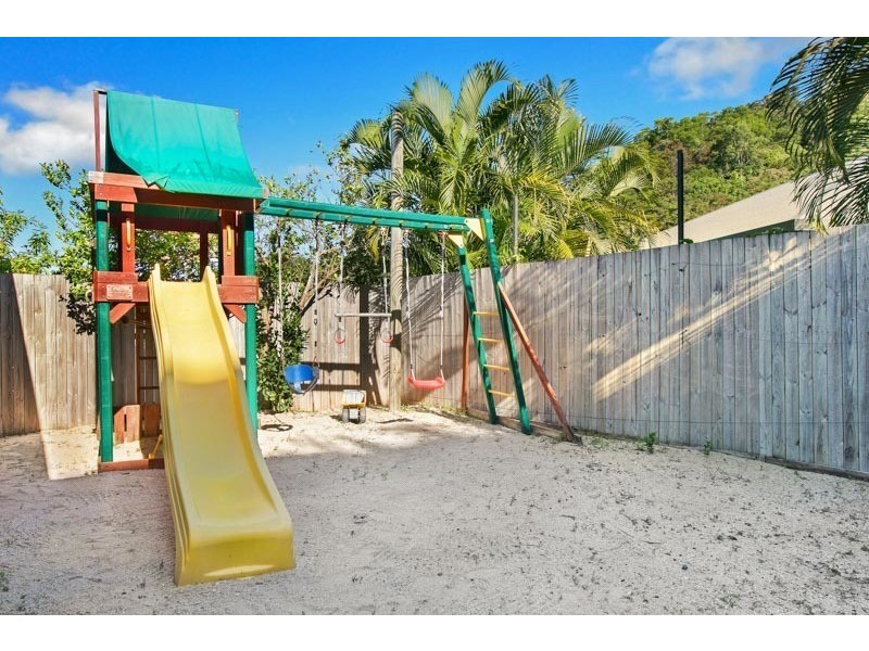 15 Buckinghamia Close, Redlynch QLD 4870