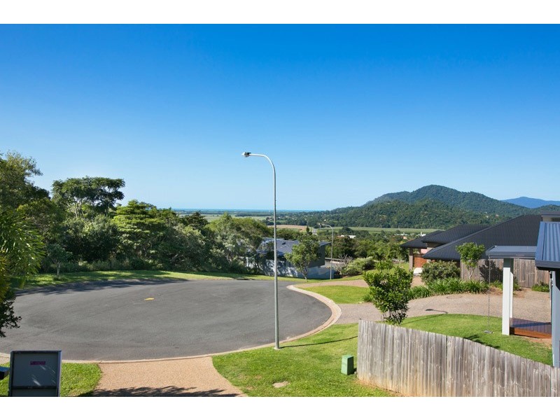 15 Buckinghamia Close, Redlynch QLD 4870