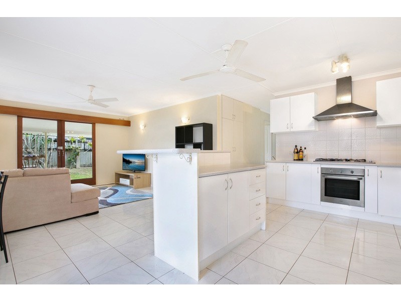 36 York St, Whitfield QLD 4870