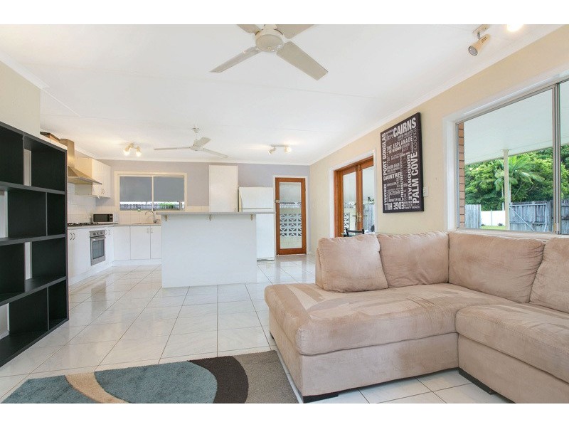 36 York St, Whitfield QLD 4870