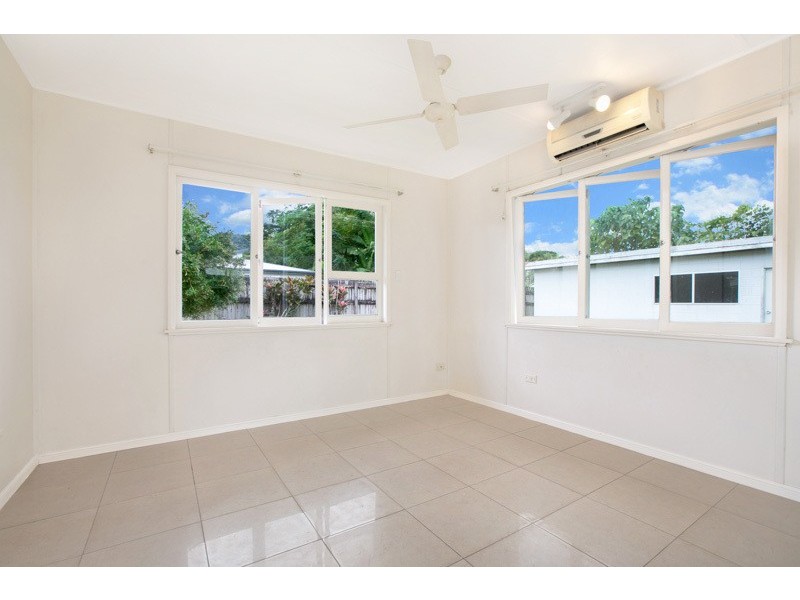 36 York St, Whitfield QLD 4870