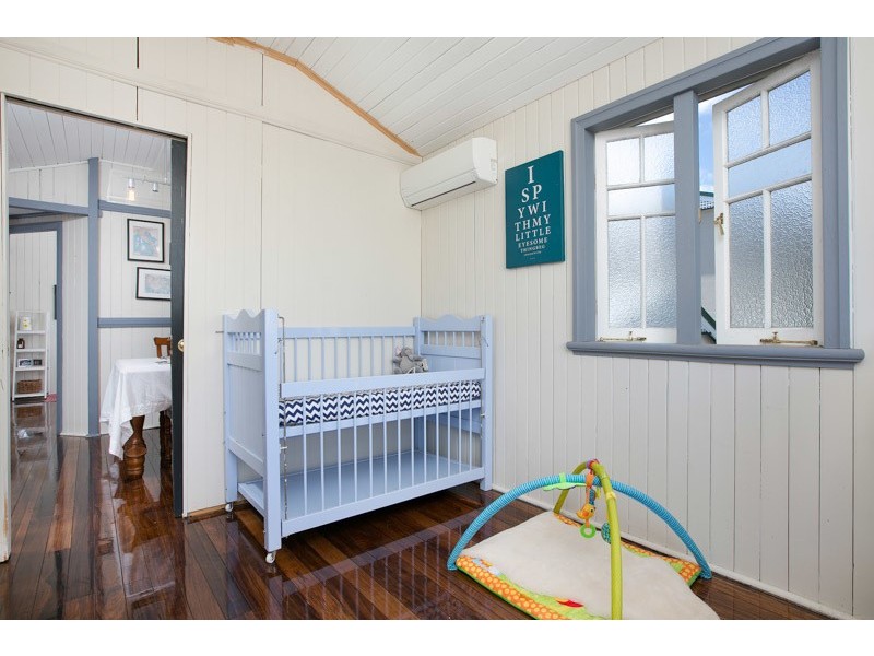 22 Rose St, Westcourt QLD 4870