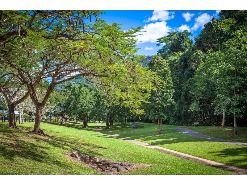35 Jak Gee Street, Redlynch QLD 4870