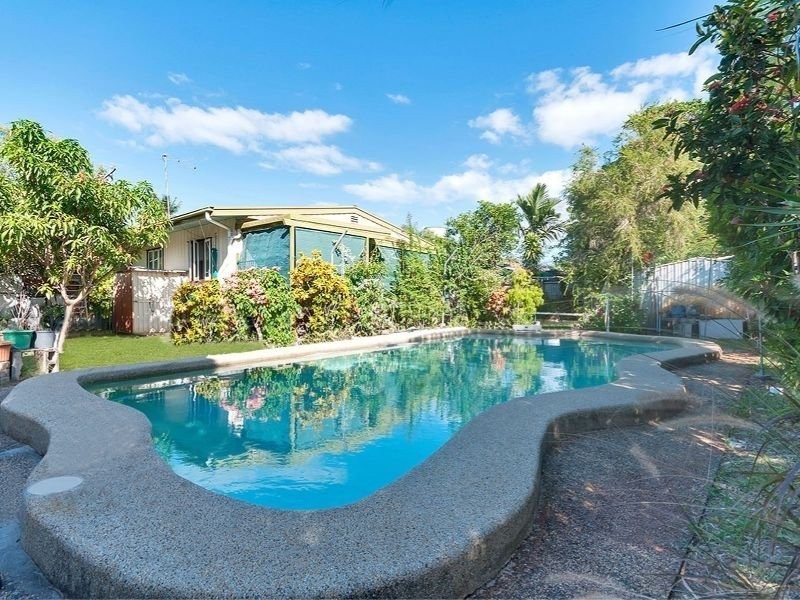 109 Oleander Street, Holloways Beach QLD 4878