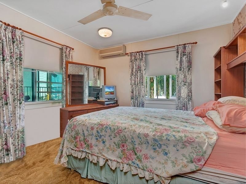 109 Oleander Street, Holloways Beach QLD 4878