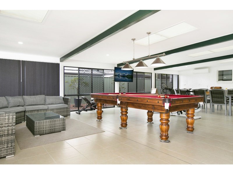6 Dunbar St, Mooroobool QLD 4870