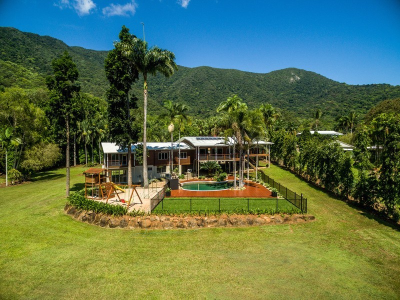 37 Robb Road, Redlynch QLD 4870