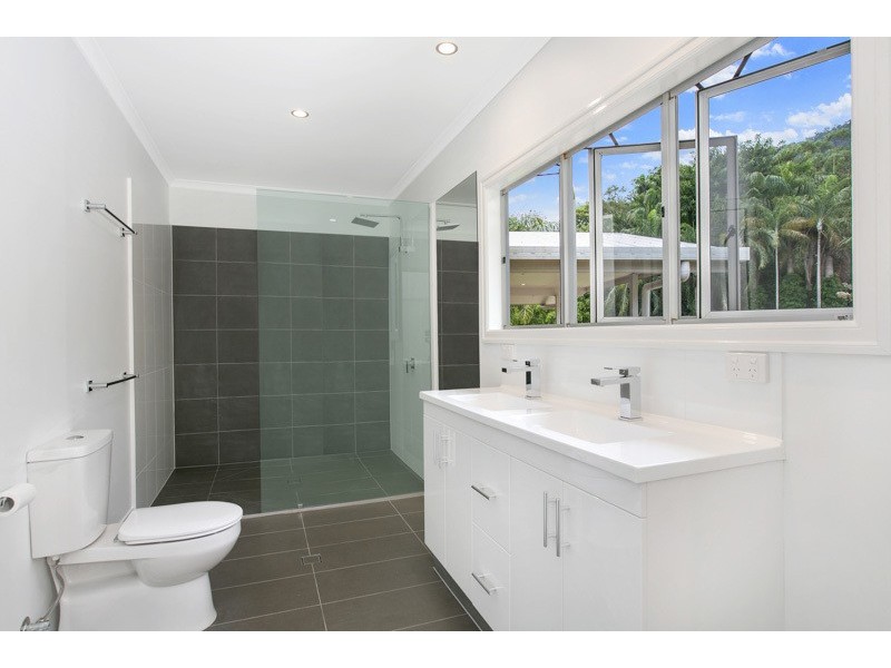 37 Robb Road, Redlynch QLD 4870