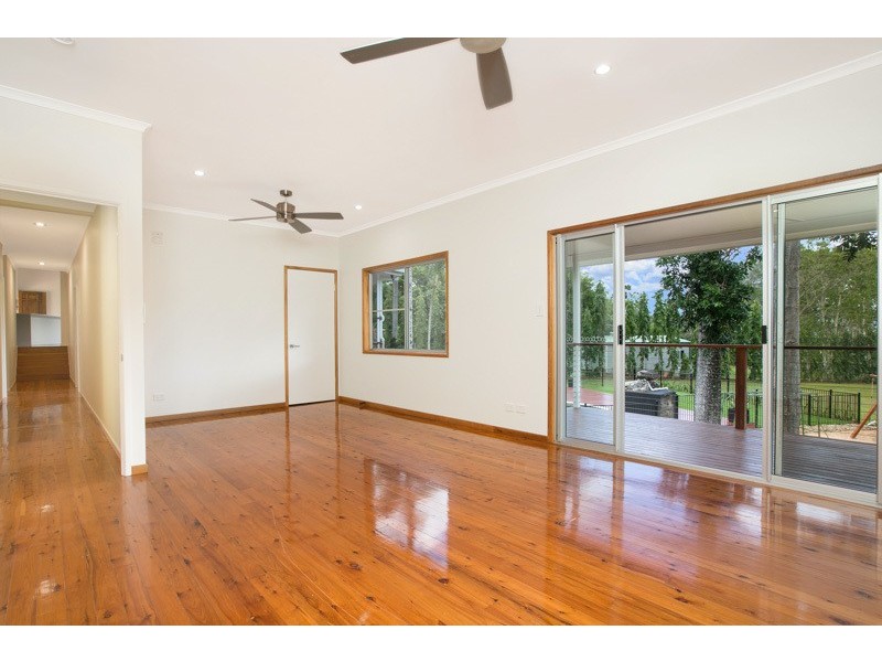 37 Robb Road, Redlynch QLD 4870