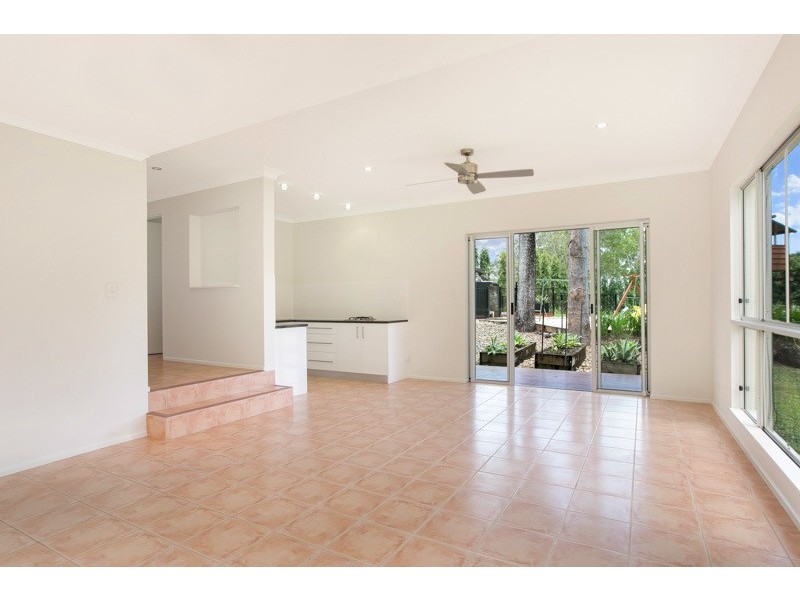 37 Robb Road, Redlynch QLD 4870