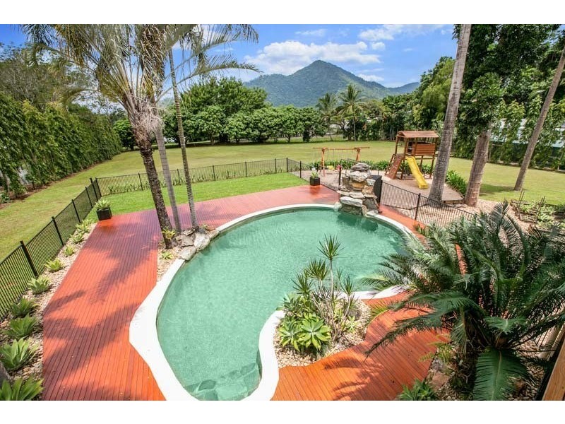 37 Robb Road, Redlynch QLD 4870