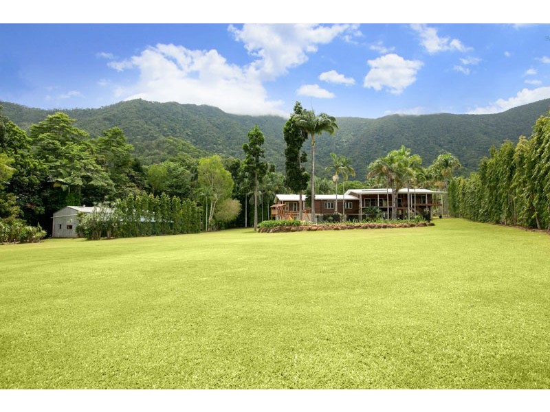 37 Robb Road, Redlynch QLD 4870