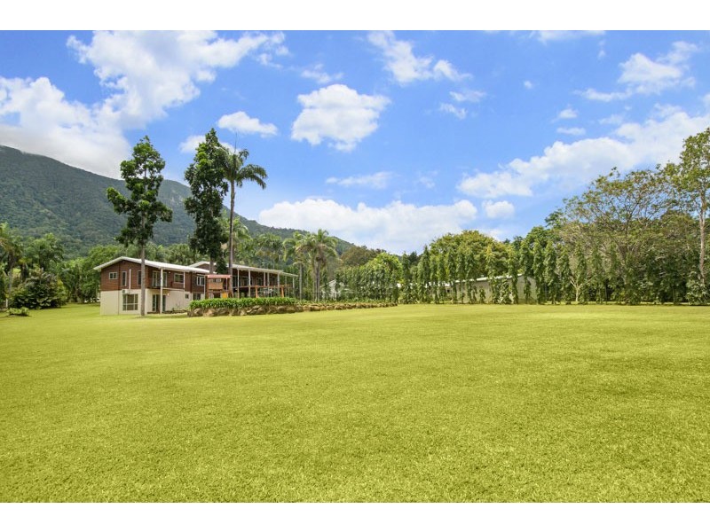37 Robb Road, Redlynch QLD 4870