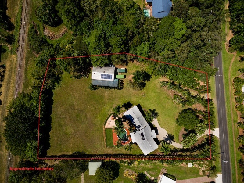 37 Robb Road, Redlynch QLD 4870