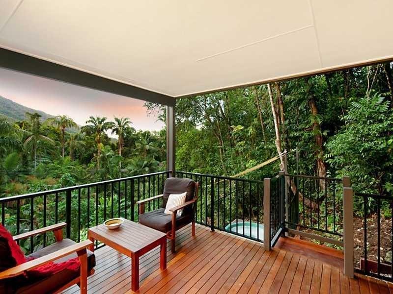 30-32 Cascades Drive, Redlynch QLD 4870