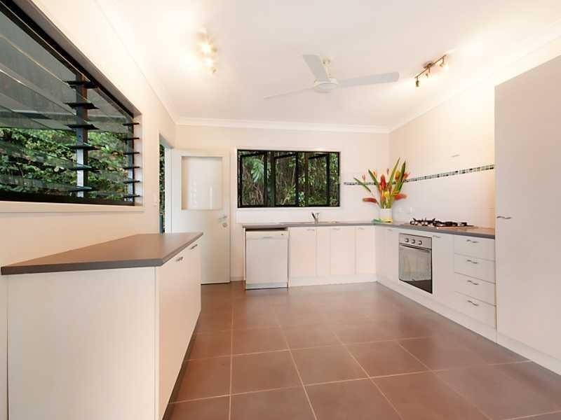 30-32 Cascades Drive, Redlynch QLD 4870
