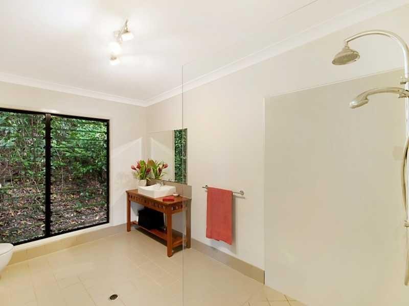 30-32 Cascades Drive, Redlynch QLD 4870