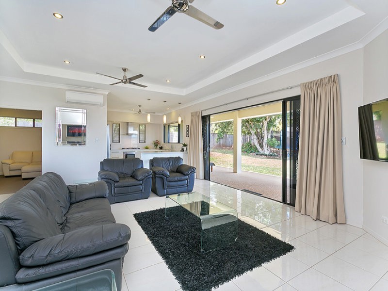 13-15 Bellmere Lane, Redlynch QLD 4870