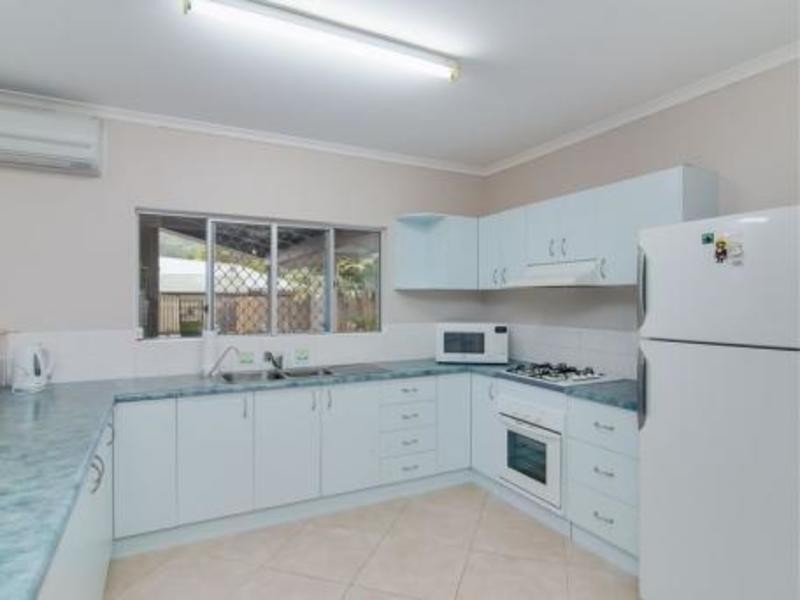 20 Tallow Wood Close, Redlynch QLD 4870