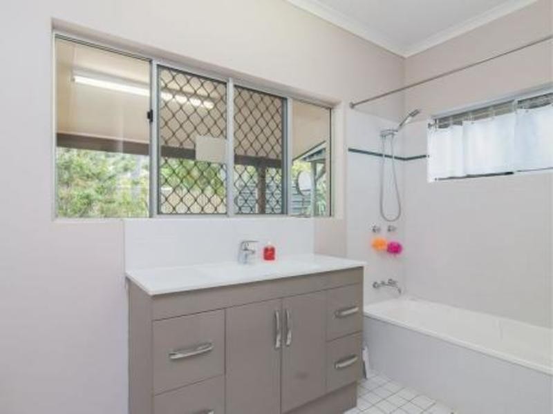 20 Tallow Wood Close, Redlynch QLD 4870