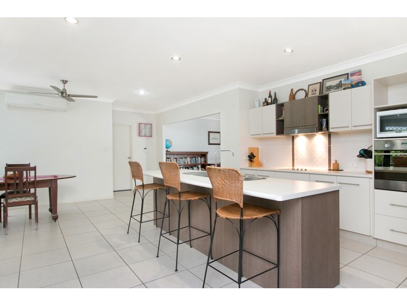 11 Davidson Close, Redlynch QLD 4870