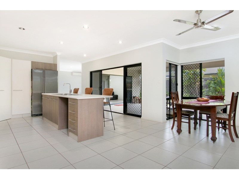 11 Davidson Close, Redlynch QLD 4870