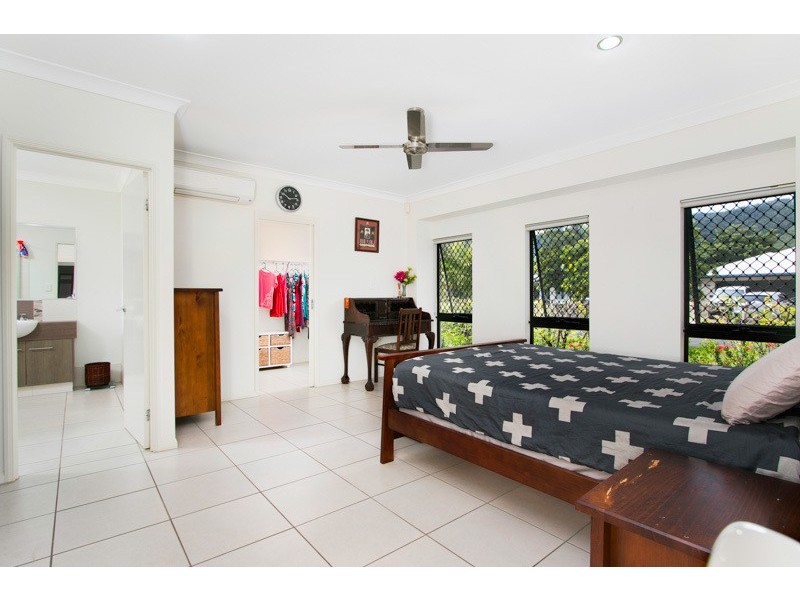 11 Davidson Close, Redlynch QLD 4870