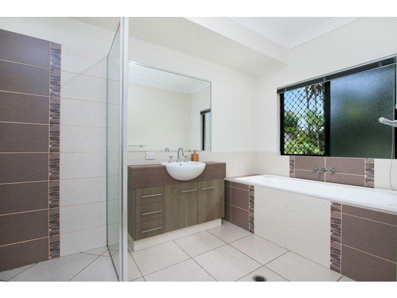 11 Davidson Close, Redlynch QLD 4870