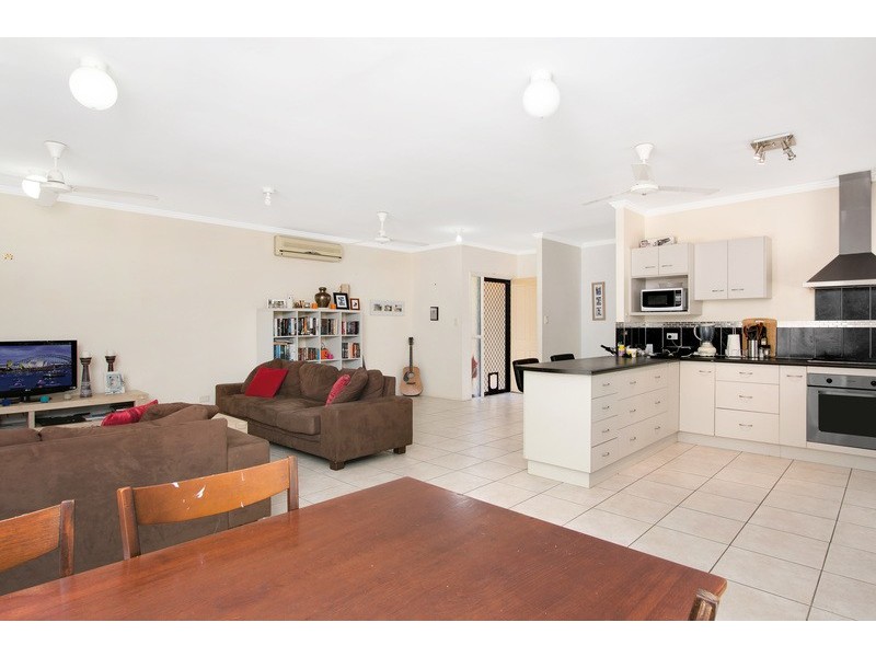 11 Tradewinds Close, Redlynch QLD 4870