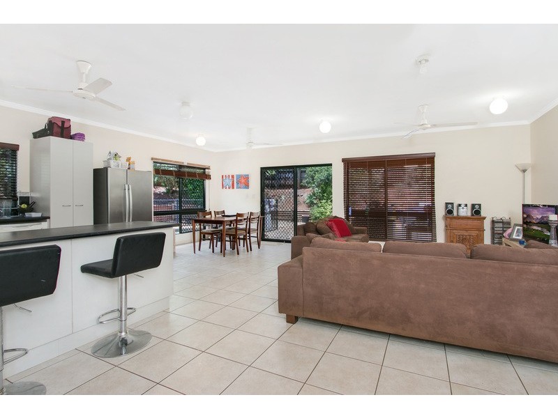 11 Tradewinds Close, Redlynch QLD 4870