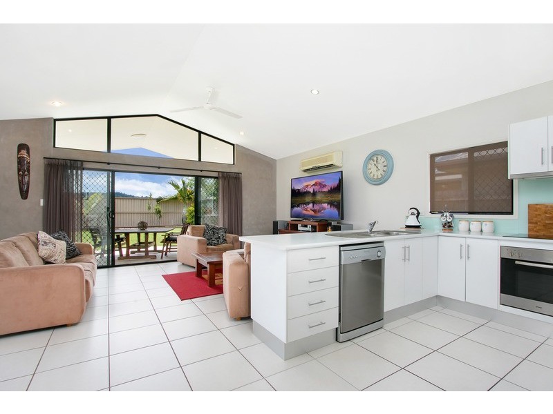 52  Norfolk Circuit, Redlynch QLD 4870